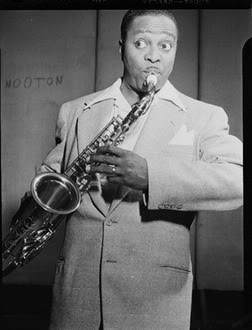 Louis Jordan. Sassofonista jazz tra gli anni '30 e '40, è considerato il progenitore del R&B