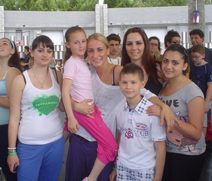Annalisa Marino con alcuni allievi durante uno stage con la ballerina professionista Maria Zeffiro di Amici di Maria De Filippi