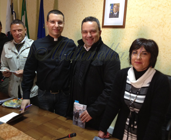 Don Luigi Merola con il Sindaco di Albanella la dssa D'Angelo e l'ass.re Vernieri