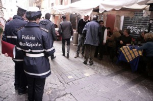 agenti_polizia_mercato