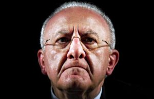 Pagani. Presentazione del libro-inchiesta “Il Monarca – Vincenzo De Luca una questione Meridionale”