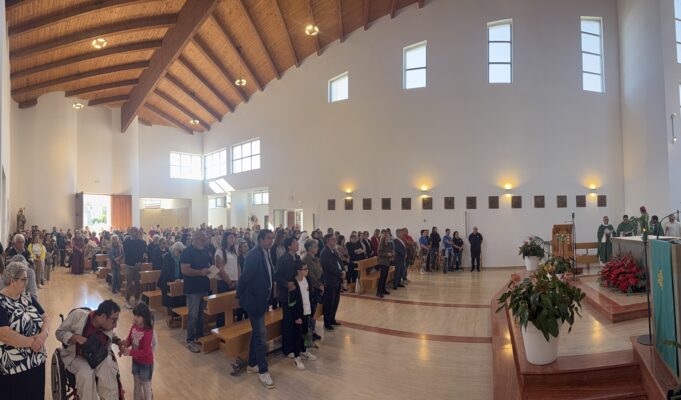 Matinella. Un bagno di folla per il saluto a don Carlo e il benvenuto a don Pino: oltre 300 persone al pranzo comunitario…